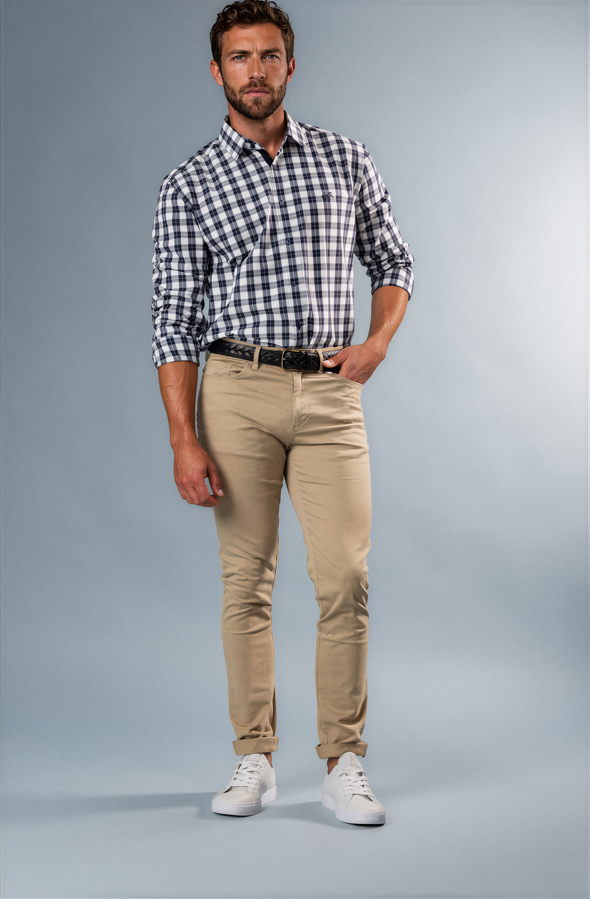SJ23SLS0309_RIDGE_WHITE_NAVY_0785-Marco-Studio-Marcus-Mist_Fade